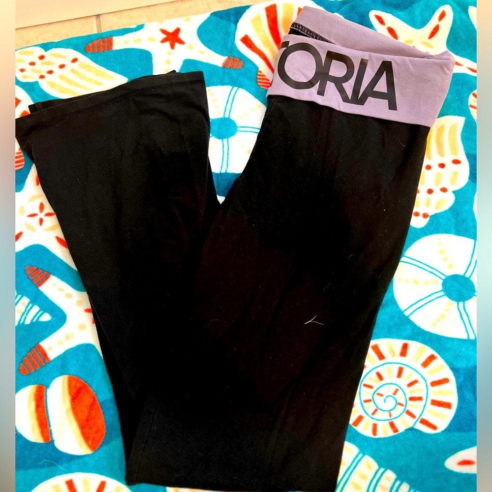 Victoria’s Secret sport fold over flare leggings yoga pants (L)